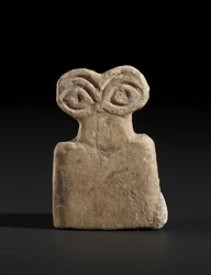Amuleto ídolo ocular, c.3500 a.C. (yeso)